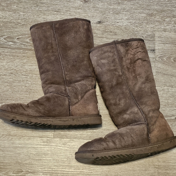 UGG tall classic chocolate brown winter fur boots - Picture 10 of 12